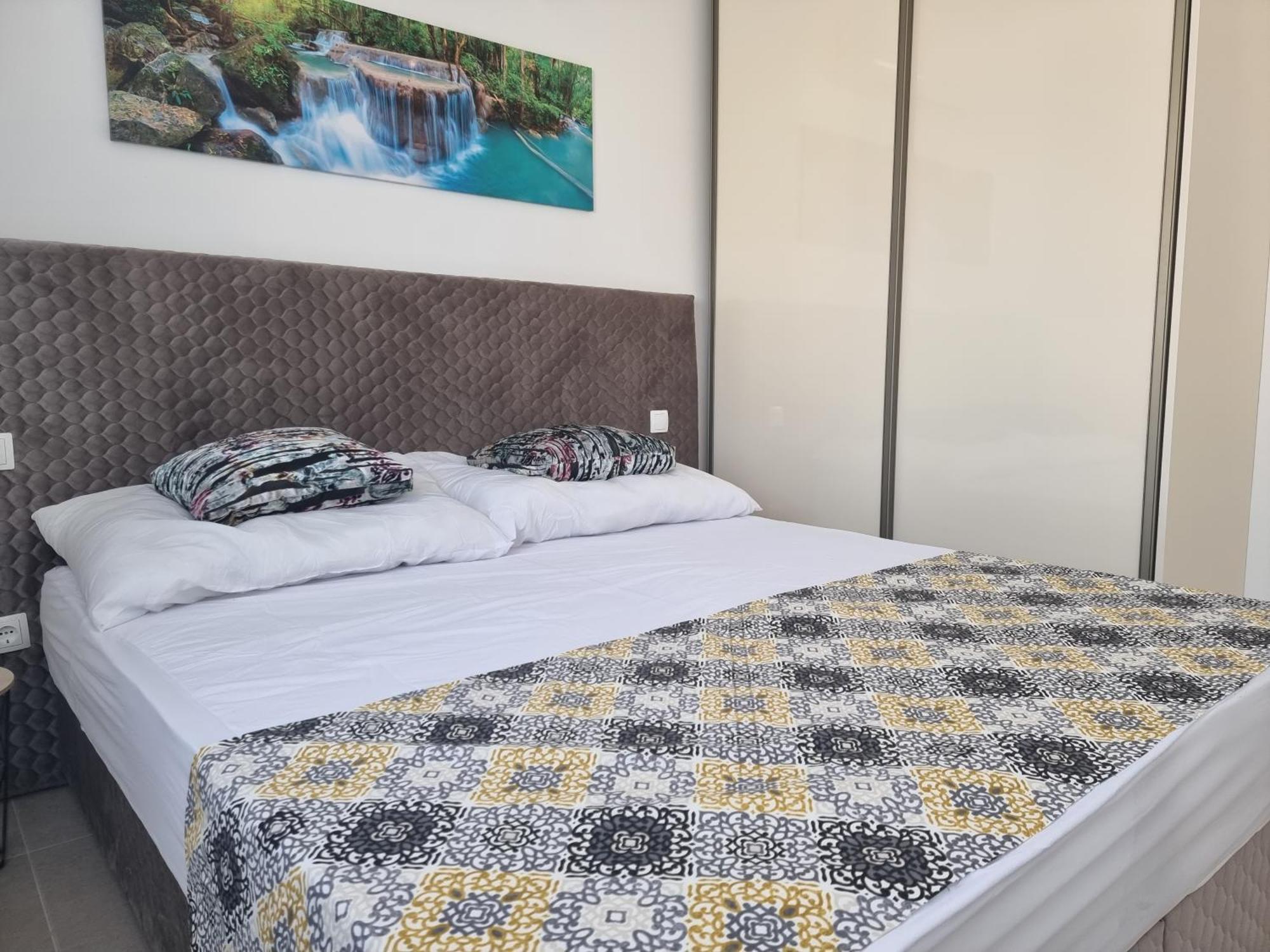 Shark Deluxe Apartament Novalja